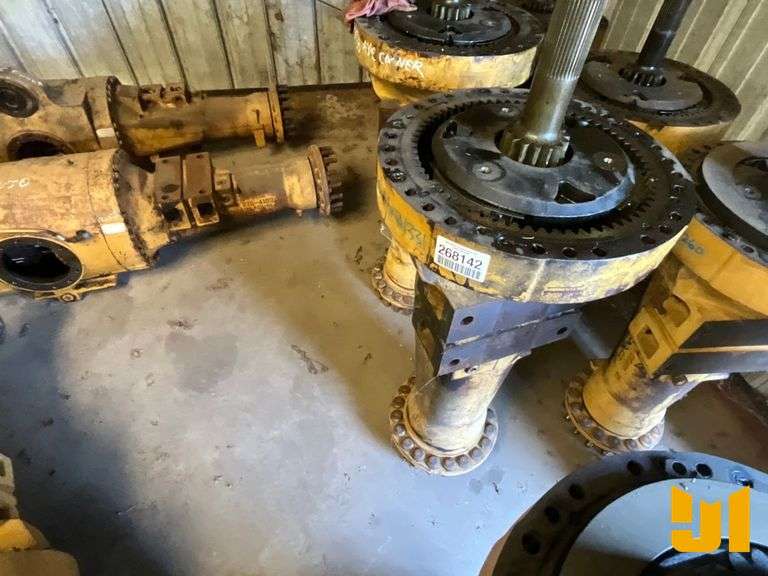 CAT 525B AXLE HOUSING