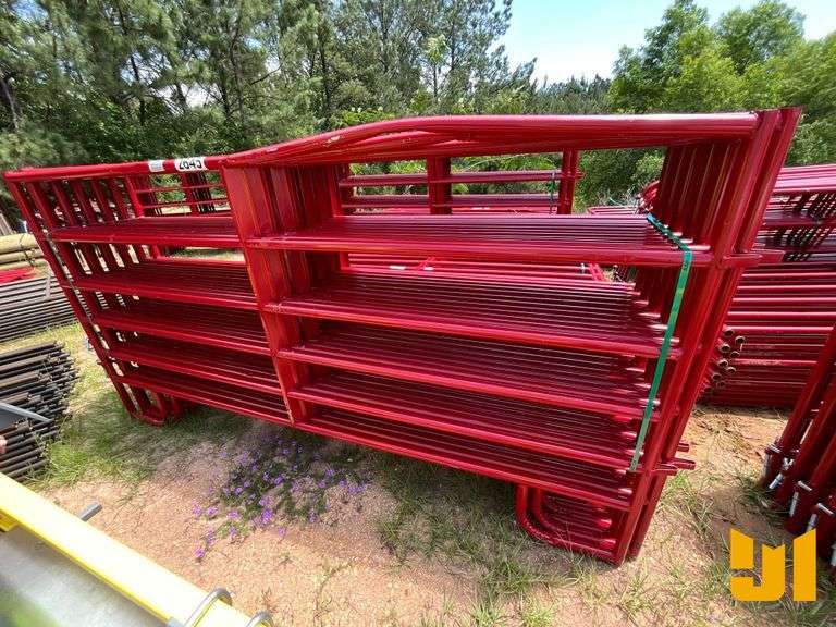 QTY OF (12) 10’ INTERLOCKING PANELS *** 2 PANELS DAMAGED***