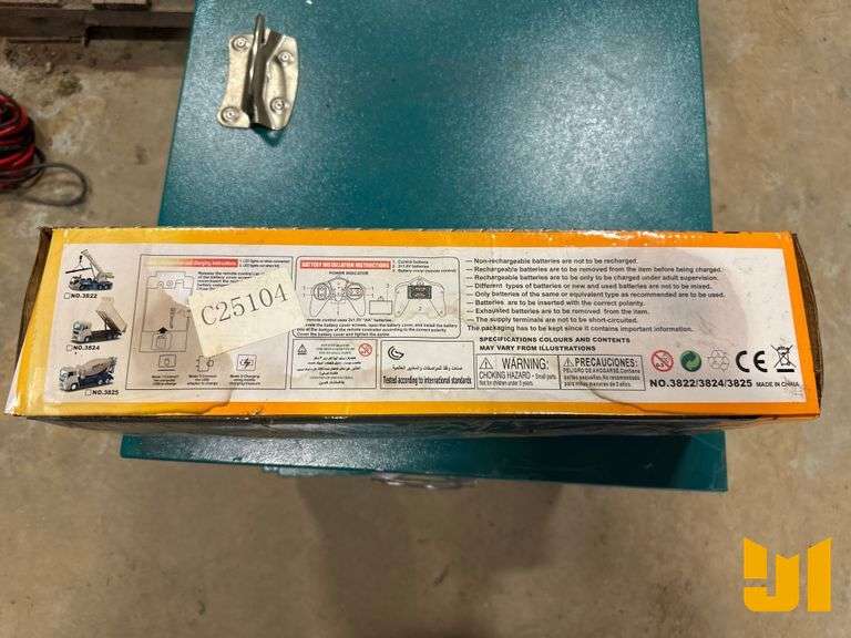 UNUSED 8-CHANNEL REMOTE CONTROL CEMENT TRUCK