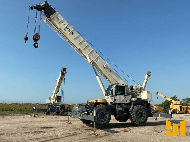 2014 TEREX RT555-2 ROUGH TERRAIN CRANE SN: 161683