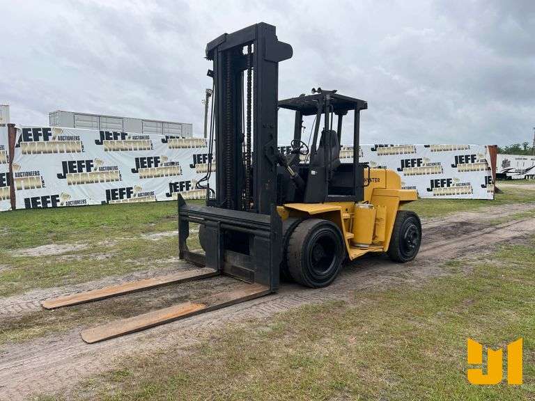 HYSTER ROUGH TERRAIN FORKLIFT
