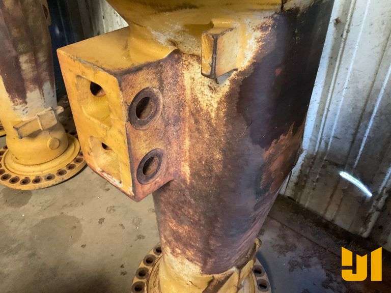CAT535C AXLE HOUSING