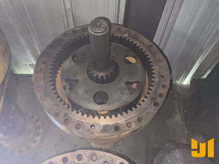 CAT 525B AXLE HOUSING