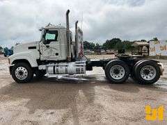 2012 MACK CHU613 PINNACLE TANDEM AXLE DAY CAB TRUCK TRACTOR VIN: 1M1AN07Y7CM009888