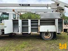 2015 INTERNATIONAL 4300 SBA 4X2 MATERIAL HANDLING BUCKET TRUCK TEREX HI-RANGER VIN: 3HAMMAAN5FL73113