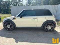2010 MINI COOPER AUTOMOBILE VIN: WMWMF3C58ATZ24384