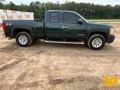 2013 CHEVROLET SILVERADO EXTENDED CAB 4X4 PICKUP VIN: 1GCRKPE79DZ357680