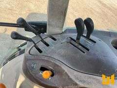 JOHN DEERE 5225 TRACTOR SN: LV5225T422205
