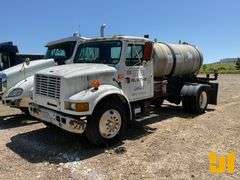 1993 INTERNATIONAL 4600 S/A SEWER/WATER/TANK TRUCK VIN: 1HTSAZPL3PH541049