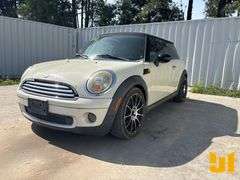 2010 MINI COOPER AUTOMOBILE VIN: WMWMF3C58ATZ24384