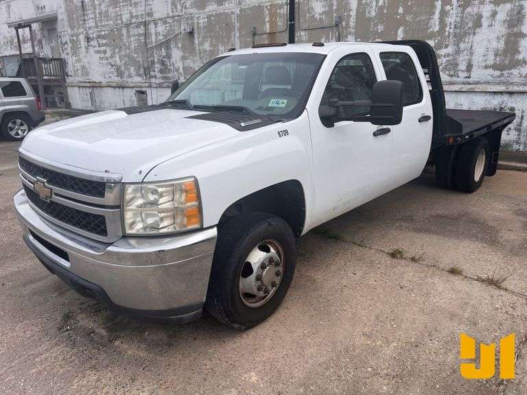 2011 CHEVROLET SILVERADO CREW CAB 4X4 FLATBED TRUCK VIN: 1GB4KZCL9BF248709