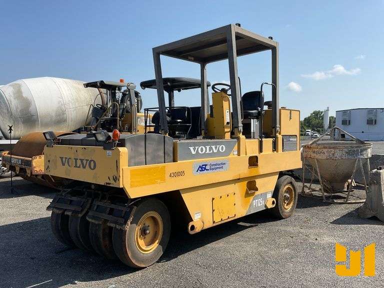 2009 VOLVO  PT-125R 9-WHEEL PNEUMATIC COMPACTION EQUIPMENT SN: 199456