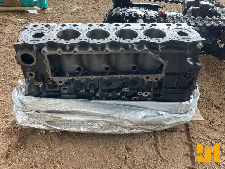 UNUSED 6 CYL MITSUBISHI 6D24 ENGINE LONG BLOCK