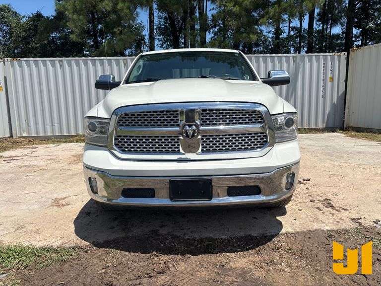 2017 RAM 1500 LARAMIE CREW CAB 4X4 PICKUP VIN: 1C6RR7VT2HS772306