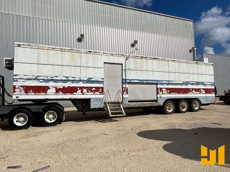 1995 CUSTOMBUILT 45 FT  TRI/A HEAVY DUTY SITE TOOL WORKSHOP TRAILER VIN: NONE