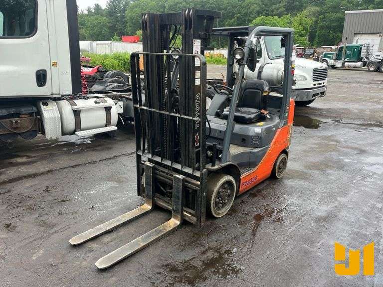 TOYOTA 8FGCU25 4500 PNEUMATIC TIRE FORKLIFT SN: 25640