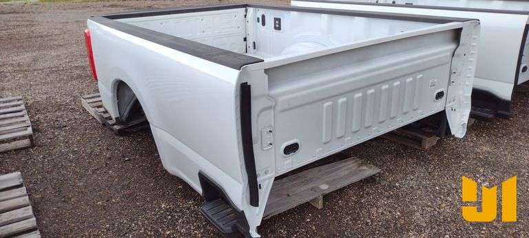 FORD 8FT PICKUP BED W/BUMPER