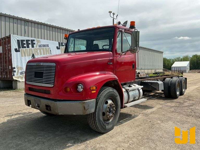 2002 FREIGHTLINER FL112 TANDEM AXLE CAB & CHASSIS VIN: 1FVHBGA872HK42089