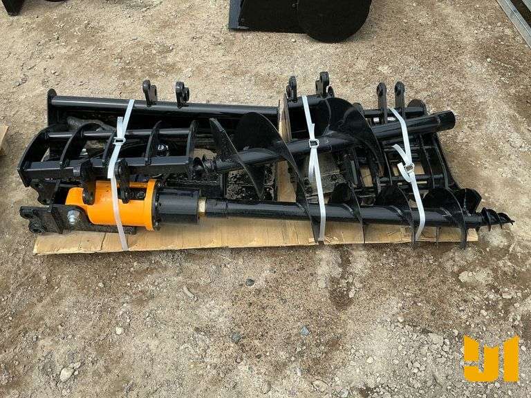 UNUSED MINI EXCAVATOR ATTACHMENT KIT TO INCLUDE 32” BUCKET, 8” BUCKET, QUICK COUPLER, RIPPER, GRAPPL