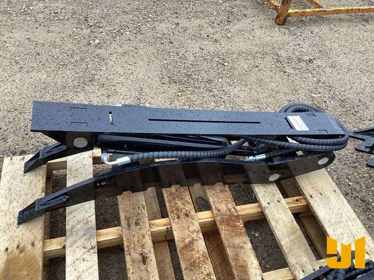 UNUSED 2025 GIYI WELD ON HYDRAULIC THUMB 7T SN: MZJ7T250412