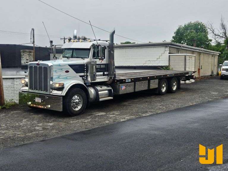 2015 PETERBILT 389 TANDEM AXLE ROLLBACK TRUCK VIN: 1NPXL40X3FD272644