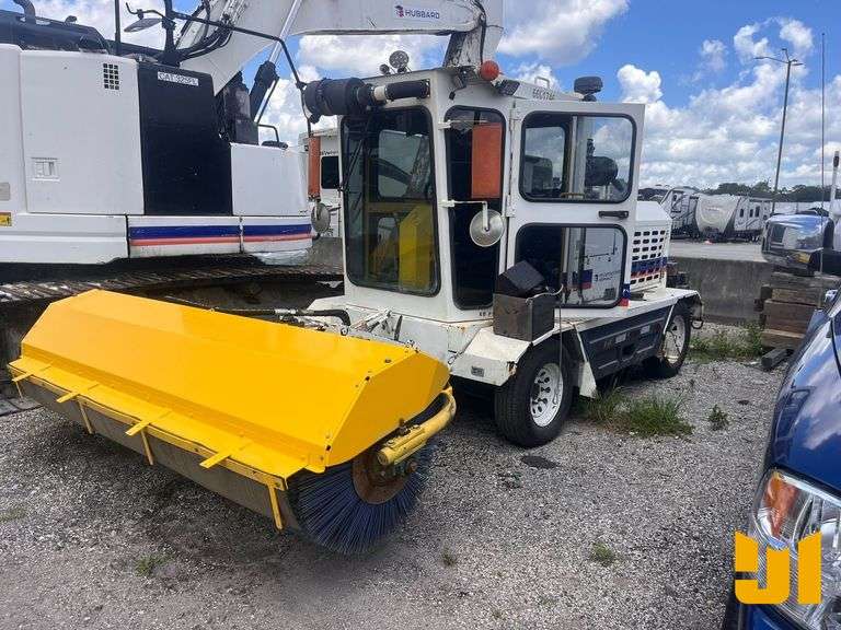 2014 SUPERIOR  SM80CT BROOM SN: 914176