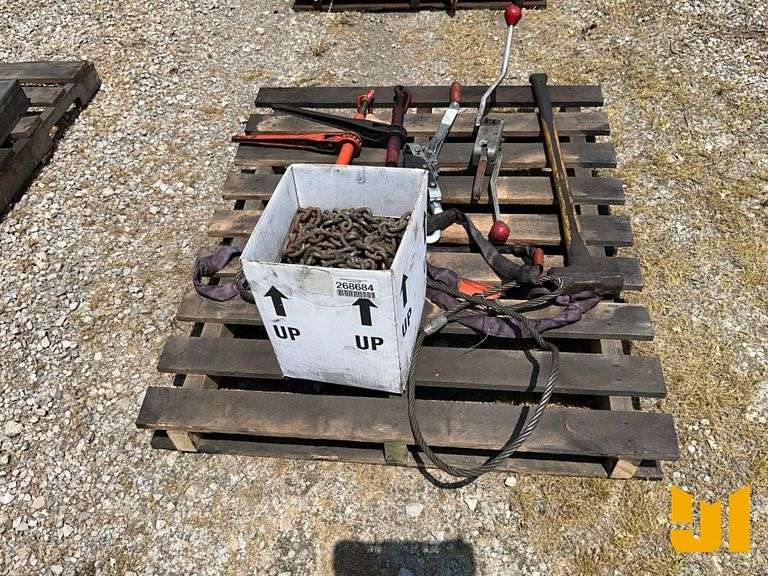 LOT OF VARIOUS ITEMS TO INCLUDE BOX OF CHAIN, CABLE