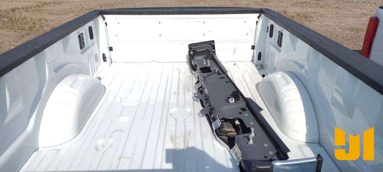 FORD 8FT PICKUP BED W/BUMPER
