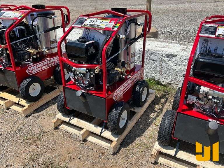 UNUSED EASY-KLEEN MAGNUM GOLD  PRESSURE WASHER SN: 252610