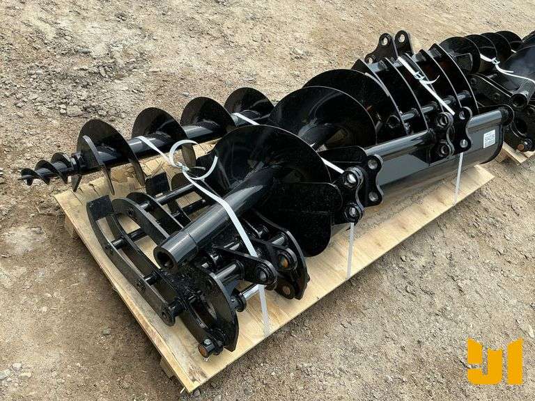 UNUSED MINI EXCAVATOR ATTACHMENT KIT TO INCLUDE 32” BUCKET, 8” BUCKET, QUICK COUPLER, RIPPER, GRAPPL