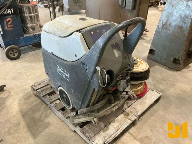 ADVANCE SC450 ELECTRIC FLOOR SCRUBBER