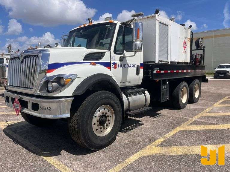 2010 INTERNATIONAL 7400 SBA T/A FUEL & LUBE TRUCK VIN: 1HTWGAAT8AJ214575