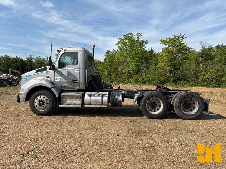 2018 KENWORTH T880 TANDEM AXLE DAY CAB TRUCK TRACTOR VIN: 1XKZDP9X8JJ211368