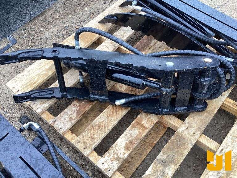 UNUSED 2025 GIYI WELD ON HYDRAULIC THUMB 3T SN: MZJ3T250407