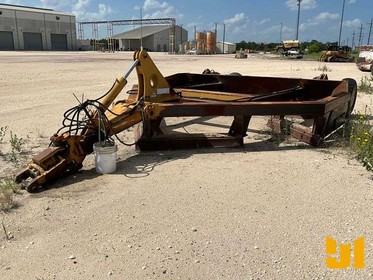 2014 WEYCO FLS1410 14 FT SN: 105111410 PULL BEHIND HYDRAULIC ADJUSTABLE SCRAPER BLADE
