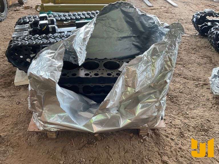 UNUSED 6 CYL MITSUBISHI 6D24 ENGINE LONG BLOCK