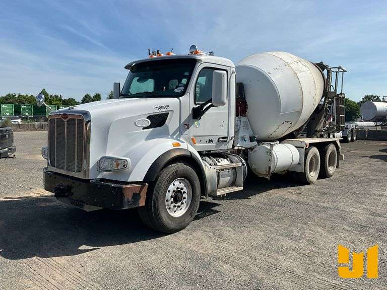 2018 PETERBILT 567 TANDEM AXLE REAR DISCHARGE MIXER TRUCK VIN: 1NPCL70X7JD475089