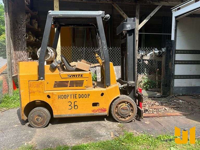 WHITE MA80 CUSHION TIRE FORKLIFT SN: 5600133
