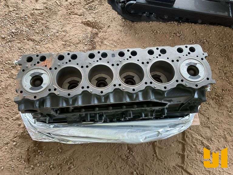 UNUSED 6 CYL MITSUBISHI 6D24 ENGINE LONG BLOCK