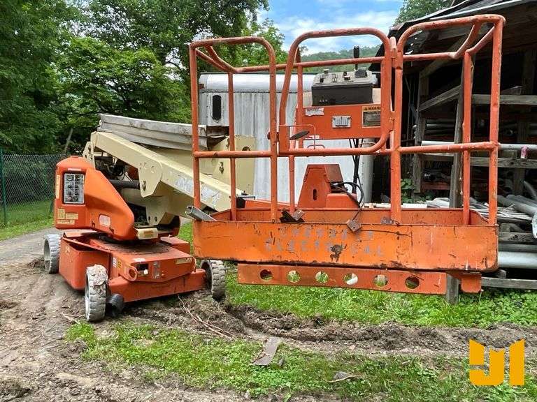 2001 JLG N40 ELECTRIC AERIAL LIFTS SN: 0300057970