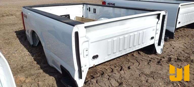 FORD 8FT PICKUP BED W/BUMPER