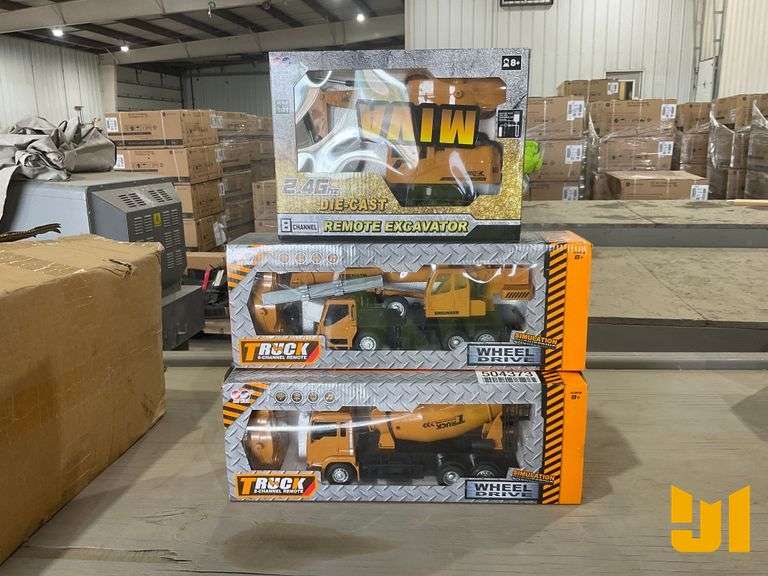 (3) RC TOYS INCLUDING (1) CEMENT TRUCK, (1) MOBILE CRANE,