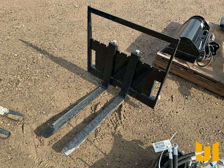 UNUSED 29 INCH FORKS