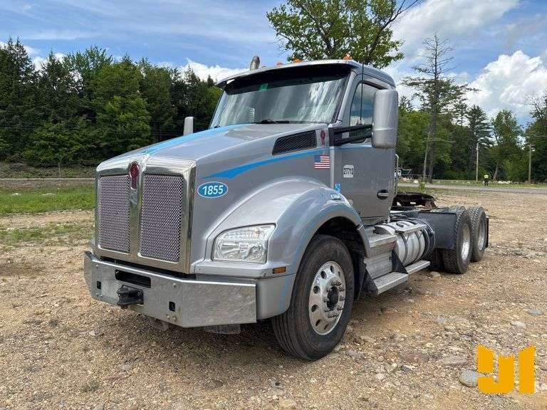 2018 KENWORTH T880 TANDEM AXLE DAY CAB TRUCK TRACTOR VIN: 1XKZDP9XBJJ211371