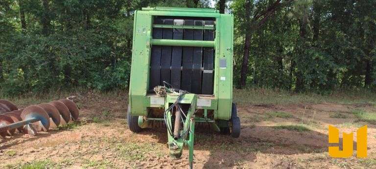 JOHN DEERE 318 ROUND BALER SN: 00385X955647