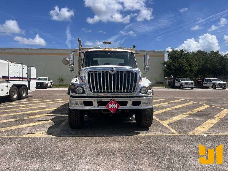 2010 INTERNATIONAL 7400 SBA T/A FUEL & LUBE TRUCK VIN: 1HTWGAAT8AJ214575
