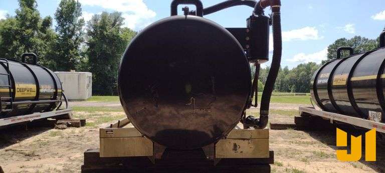 21.5’ DRAGON 110 BBL VACUUM TANK BODY, SN: 153326, HOSE