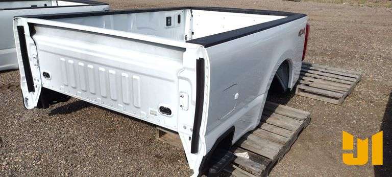 FORD 8FT PICKUP BED W/BUMPER