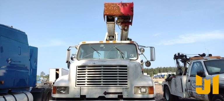 2001 INTERNATIONAL 4700 S/A BUCKET TRUCK VIN: 1HTSCAAN11H339971