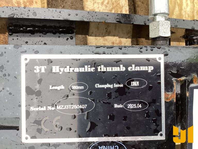 UNUSED 2025 GIYI WELD ON HYDRAULIC THUMB 3T SN: MZJ3T250407